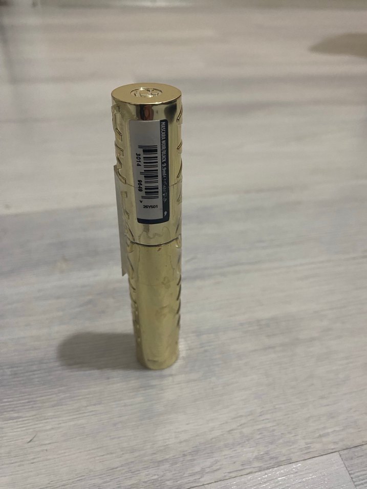 Altın Parlaklıkta L'Oréal Maskara - Görsel 2