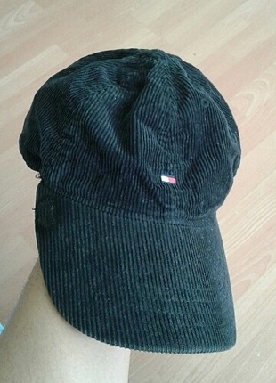 Tommy Hilfiger siyah kadife şapka 