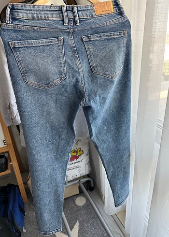 38 Beden Stradivarius rahat kesim jean