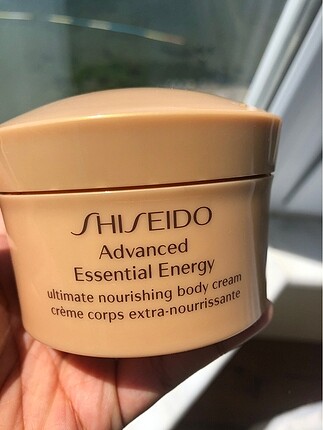 Shiseido vücut sıkılaştırıcı ve shiseido super exfoliating disc