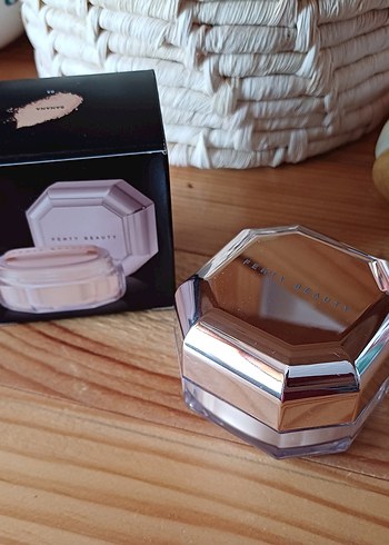 Fenty Beauty Pudra 03 Banana Mini Boy