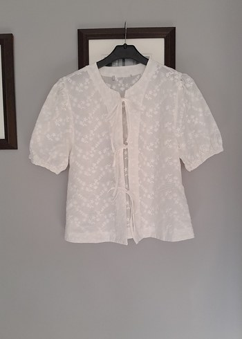 ZARA BEYAZ GÖMLEK (XS)