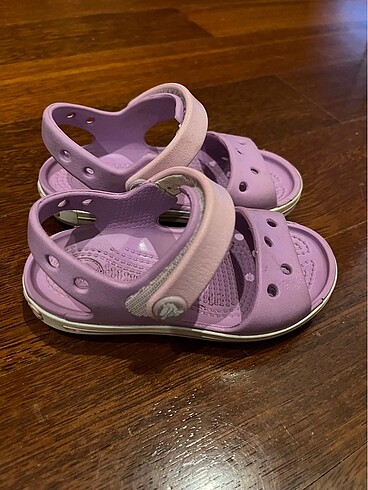 Crocs Çok az kullanılmış lila rengi Crocs.