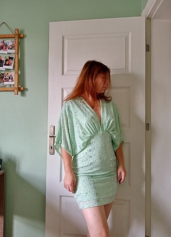 Pul detaylı su yeşili mini elbise