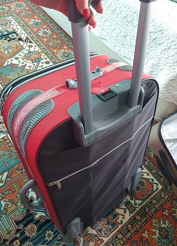  Beden Kırmızı büyük boy valiz