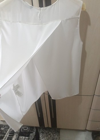 l Beden Beyaz Kolsuz Mini Bluz