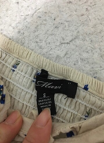 s Beden Mavi çiçekli bluz