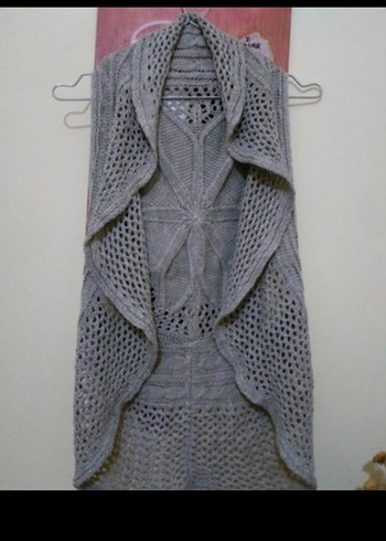 Gri Yüksek Yakalı Triko Yelek - Görsel 2