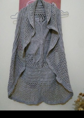 Gri Yüksek Yakalı Triko Yelek - Görsel 4