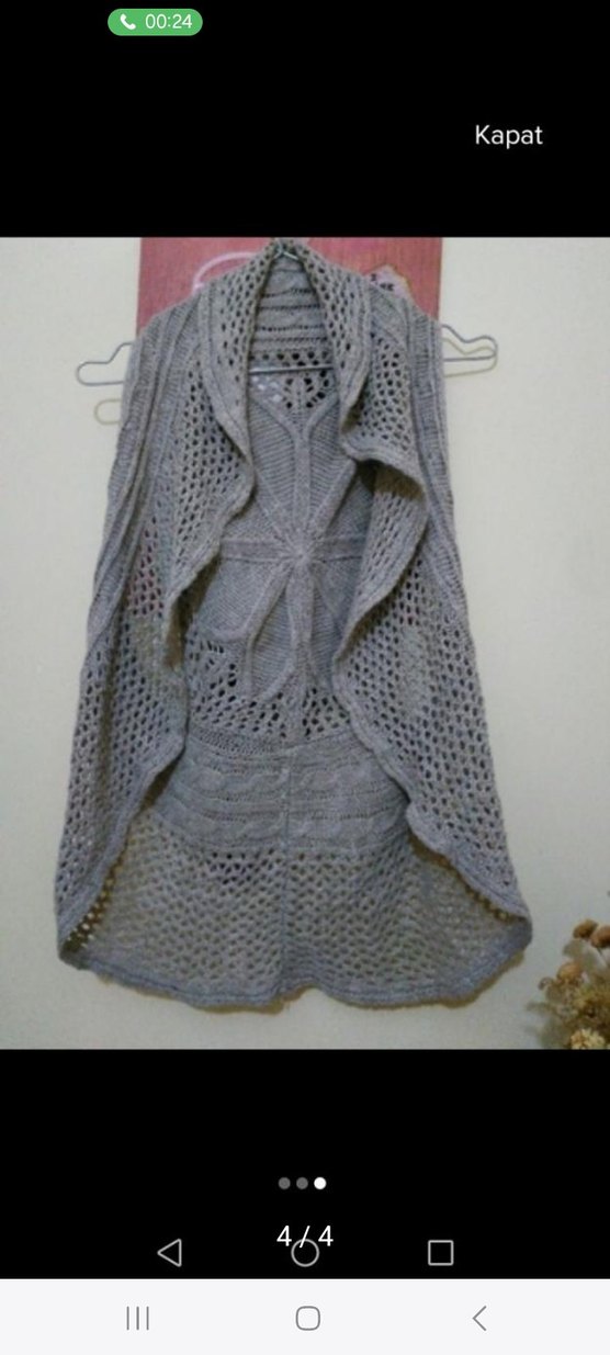 Gri Yüksek Yakalı Triko Yelek - Görsel 4