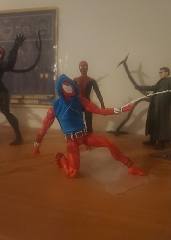 Mafex Spiderman Aksiyon Figürü
