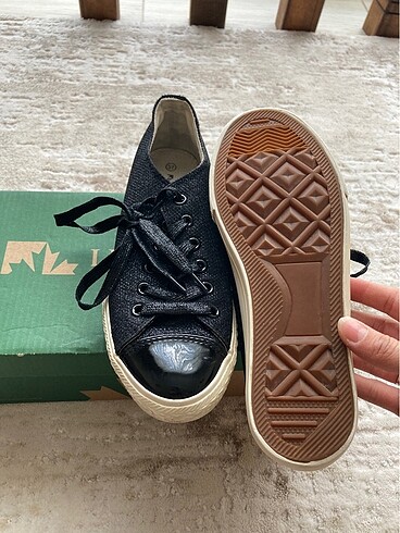 37 Beden Lumberjack Tarıa Converse