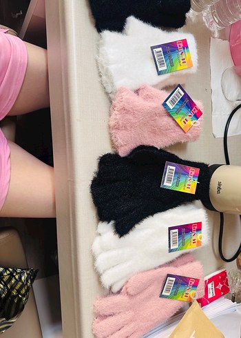 Renkli Kürklü Kadın Eldiveni - Görsel 4