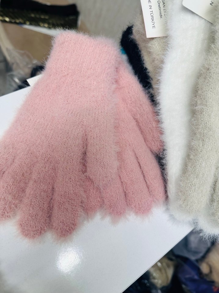 Renkli Kürklü Kadın Eldiveni - Görsel 3