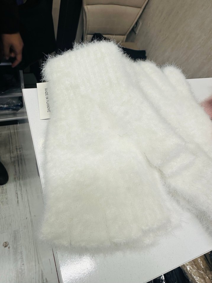 Renkli Kürklü Kadın Eldiveni - Görsel 2