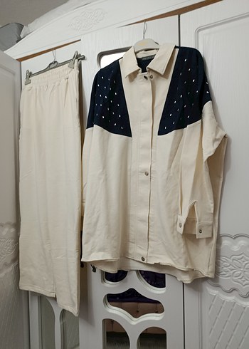 Düğmeli Beyaz Pamuklu Uzun Kadın Takım - Görsel 2