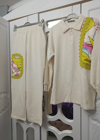 Nakışlı Beyaz Kadın Mini Eşofman Takımı - Görsel 2