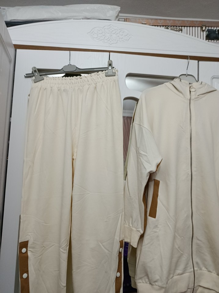 Düğmeli Beyaz Kadın Eşofman Takımı - Görsel 4