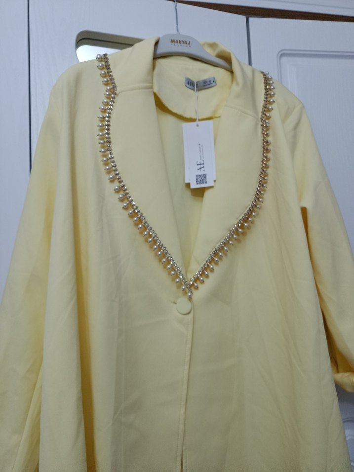 Sarı Parlak Düğmeli Kadın Uzun Ceket - Görsel 2