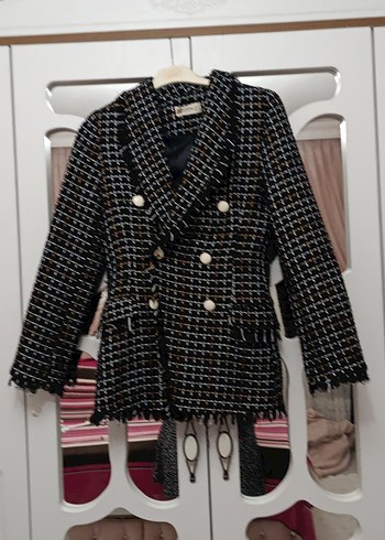 Zara Sikligin Ve Rahatligin Bulustugu Siyah Beyaz Ceket