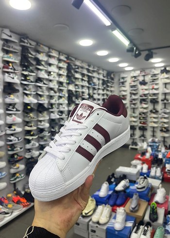 Adidas Beyaz Renkli Bağcıklı Spor Ayakkabı