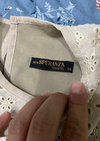 Zara Bej Nakışlı Fırfırlı Bluz
