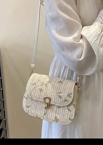 Zara İşlemeli Beyaz Kadın Omuz Çantası