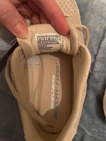 38 Beden Skechers krem ayakkabı