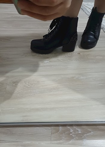 Siyah Topuklu Gotik Kadın Botları - Görsel 3