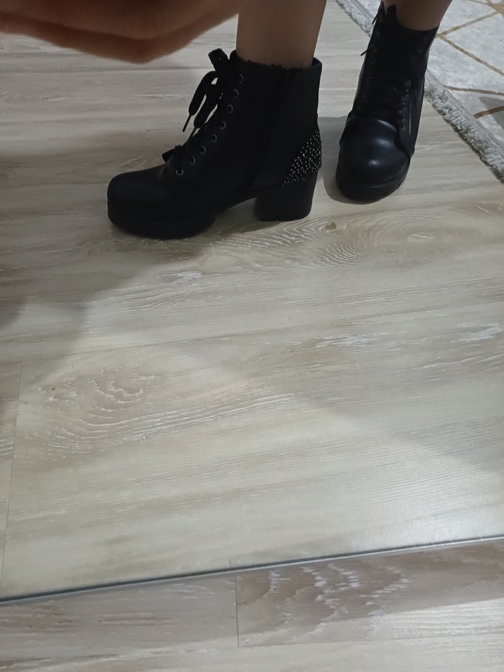 Siyah Topuklu Gotik Kadın Botları - Görsel 2