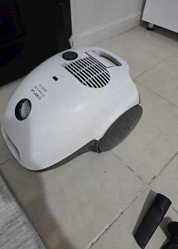 Beyaz ve Gri Elektrikli Süpürge - Görsel 2