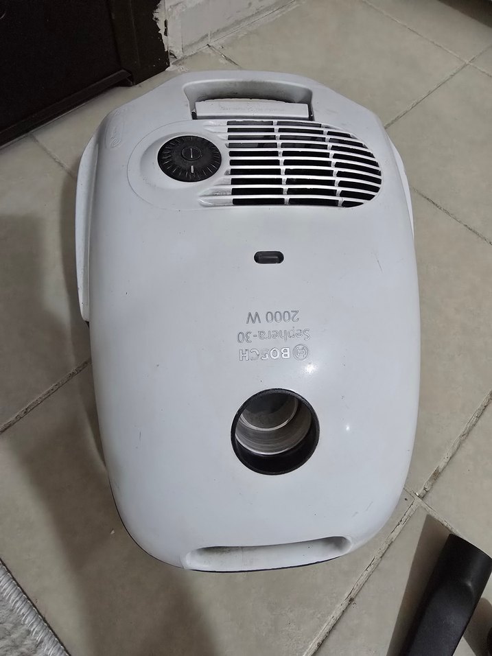 Beyaz ve Gri Elektrikli Süpürge - Görsel 3