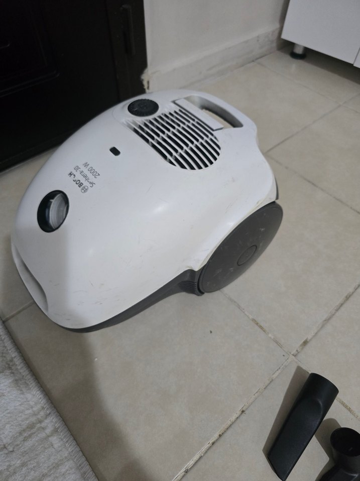 Beyaz ve Gri Elektrikli Süpürge - Görsel 2