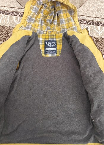 Sarı Kapüşonlu Erkek Çocuk Mont - Görsel 4