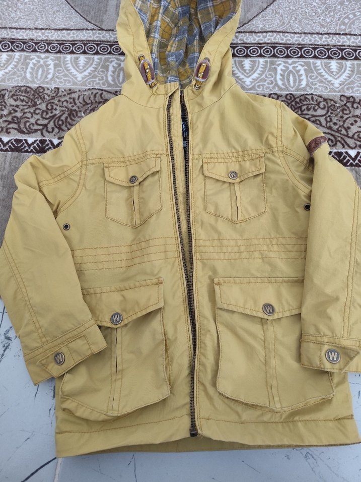 Sarı Kapüşonlu Erkek Çocuk Mont - Görsel 3