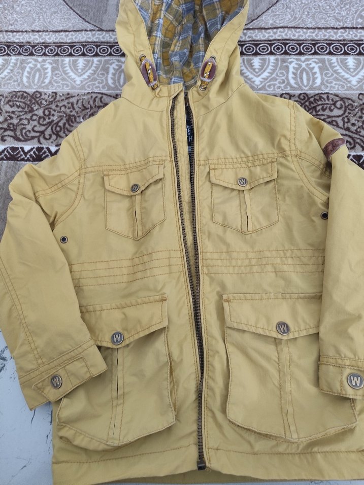 Sarı Kapüşonlu Erkek Çocuk Mont - Görsel 2