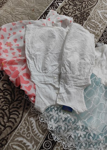 Dantel ve Nakış Detaylı Beyaz Kız Elbisesi - Görsel 3