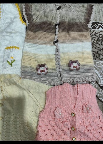 Nakışlı Beyaz Bohem Örgü Kız Yeleği - Görsel 2