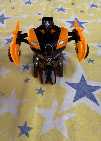 Turuncu Siyah Oyuncak Araba robot oluyor - Görsel 3