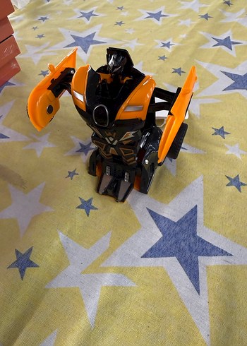Turuncu Siyah Oyuncak Araba robot oluyor - Görsel 2