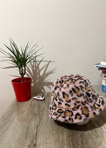 Pembe Leopar Desenli Kadın Peluş Şapka