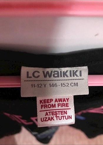 Kız Çocuk Siyah V Yaka Baskılı Tişört - Görsel 4