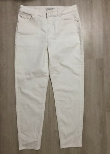 Mavi jeans beyaz kot pantolon