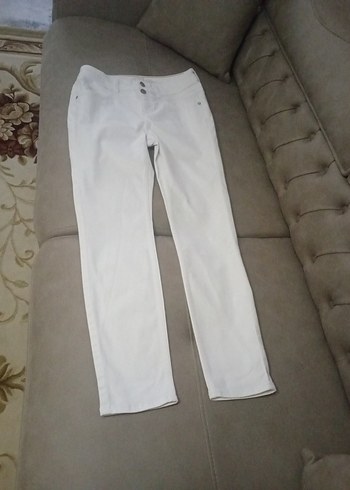 Beyaz Düğmeli Kadın Denim Pantolon
