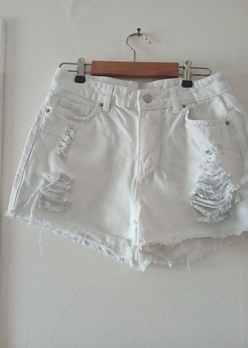 Beyaz Kadın Yırtık Mini Denim Şort