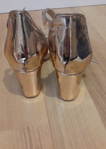 Altın Renkli Metal Topuklu Kadın Ayakkabı - Görsel 3