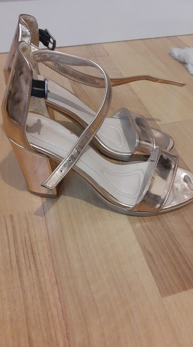 Altın Renkli Metal Topuklu Kadın Ayakkabı - Görsel 2