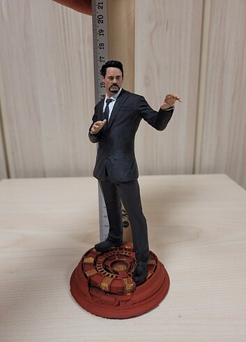 Tony Stark Iron Man Figür 17 cm