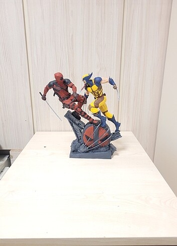 Deadpool Vs Wolverine 25 cm Figür