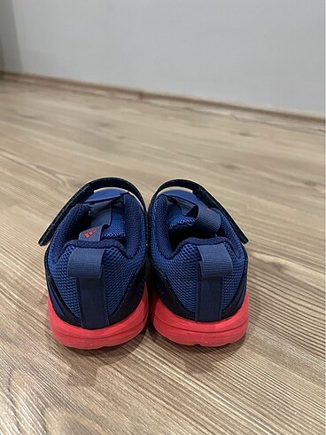 27 Beden Adidas çocuk ayakkabısı